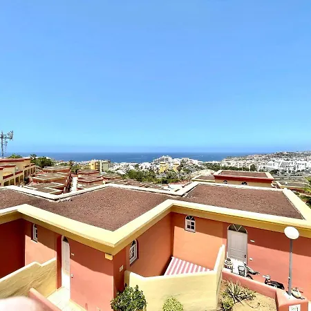 Apartment One Bedroom, Beach, Shared Pool In Tenerife South