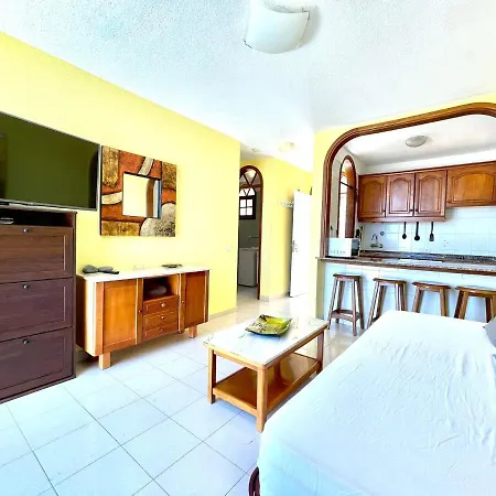One Bedroom, Beach, Shared Pool In Tenerife South Apartment