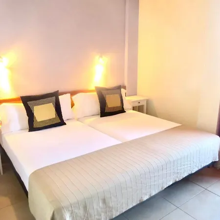 Apartment One Bedroom, Beach, Shared Pool In Tenerife South *
