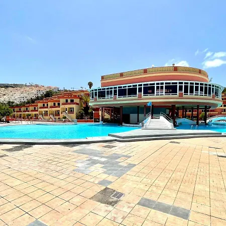 One Bedroom, Beach, Shared Pool In Tenerife South Apartment