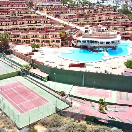 One Bedroom, Beach, Shared Pool In Tenerife South Apartment *