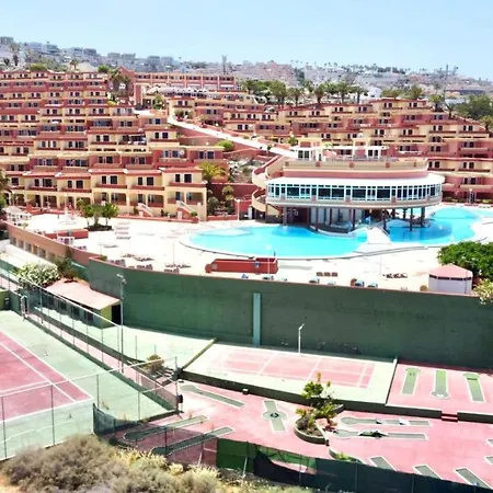 One Bedroom, Beach, Shared Pool In Tenerife South Apartment *